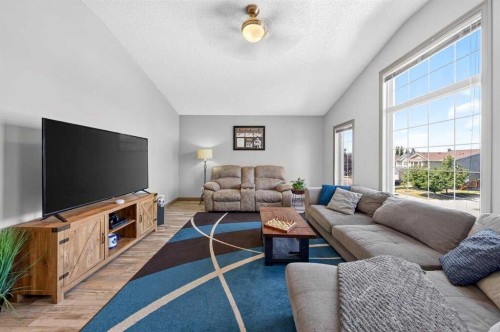 363 Evanston View Nw, Calgary, AB - Indoor Photo Showing Living Room