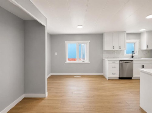 168 Huntwell Road Ne, Calgary, AB - Indoor Photo Showing Kitchen