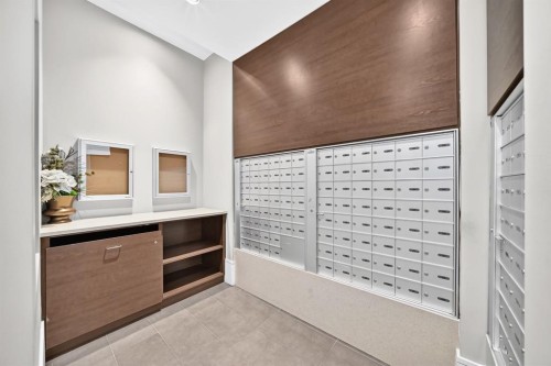 458-222 Riverfront Avenue Sw, Calgary, AB - Indoor Photo Showing Other Room