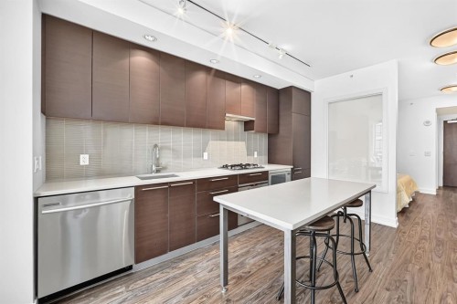 458-222 Riverfront Avenue Sw, Calgary, AB - Indoor Photo Showing Kitchen With Stainless Steel Kitchen With Upgraded Kitchen