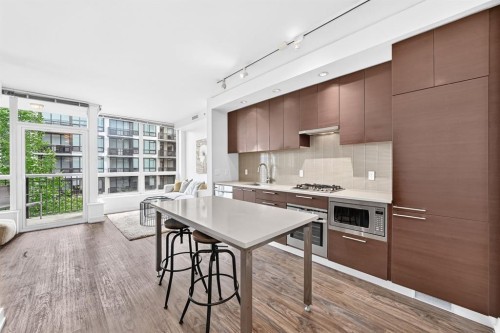 458-222 Riverfront Avenue Sw, Calgary, AB - Indoor Photo Showing Kitchen
