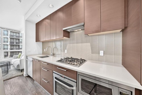458-222 Riverfront Avenue Sw, Calgary, AB - Indoor Photo Showing Kitchen With Upgraded Kitchen