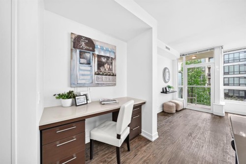 458-222 Riverfront Avenue Sw, Calgary, AB - Indoor Photo Showing Office