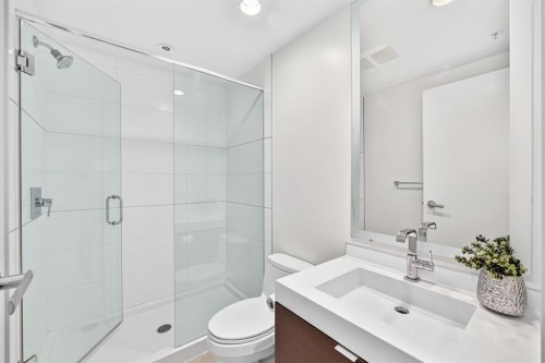 458-222 Riverfront Avenue Sw, Calgary, AB - Indoor Photo Showing Bathroom