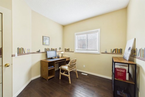 15 Royal Crest Terrace Nw, Calgary, AB - Indoor Photo Showing Office