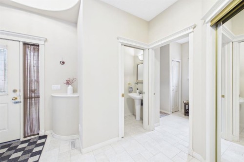 15 Royal Crest Terrace Nw, Calgary, AB - Indoor Photo Showing Other Room