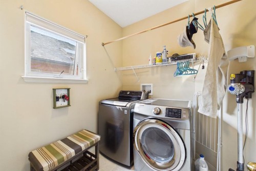 15 Royal Crest Terrace Nw, Calgary, AB - Indoor Photo Showing Laundry Room