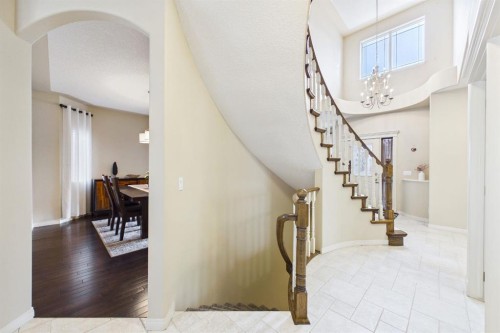 15 Royal Crest Terrace Nw, Calgary, AB - Indoor Photo Showing Other Room