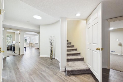 15 Royal Crest Terrace Nw, Calgary, AB - Indoor Photo Showing Other Room