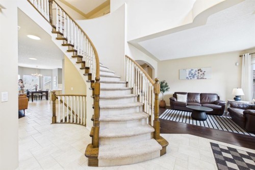 15 Royal Crest Terrace Nw, Calgary, AB - Indoor