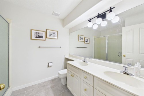15 Royal Crest Terrace Nw, Calgary, AB - Indoor Photo Showing Bathroom