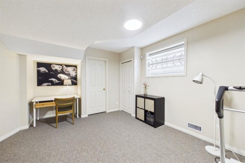 15 Royal Crest Terrace Nw, Calgary, AB - Indoor