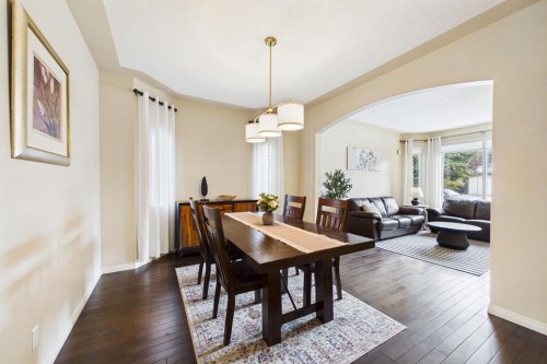 15 Royal Crest Terrace Nw, Calgary, AB - Indoor Photo Showing Dining Room