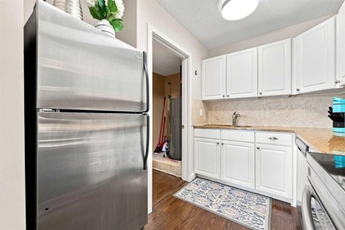 412-13104 Elbow Drive Sw, Calgary, AB - Indoor Photo Showing Kitchen