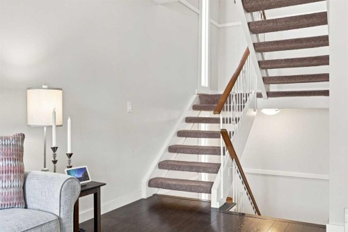 412-13104 Elbow Drive Sw, Calgary, AB - Indoor Photo Showing Other Room