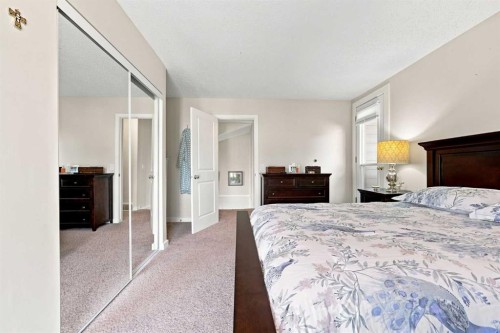 412-13104 Elbow Drive Sw, Calgary, AB - Indoor Photo Showing Bedroom