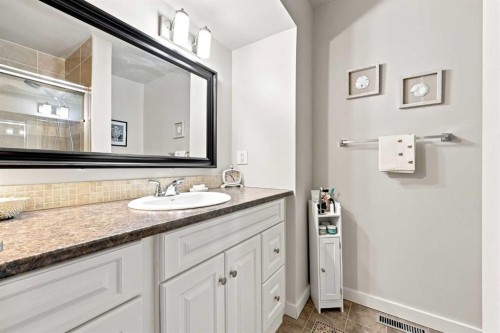 412-13104 Elbow Drive Sw, Calgary, AB - Indoor Photo Showing Bathroom