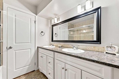 412-13104 Elbow Drive Sw, Calgary, AB - Indoor Photo Showing Bathroom