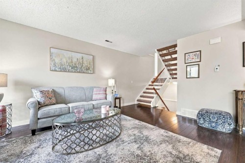 412-13104 Elbow Drive Sw, Calgary, AB - Indoor Photo Showing Living Room