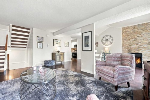 412-13104 Elbow Drive Sw, Calgary, AB - Indoor Photo Showing Living Room