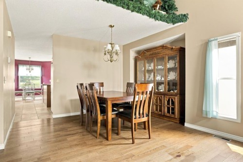 9216 Edgebrook Drive Nw, Calgary, AB - Indoor Photo Showing Dining Room
