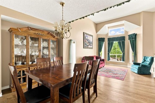 9216 Edgebrook Drive Nw, Calgary, AB - Indoor Photo Showing Dining Room