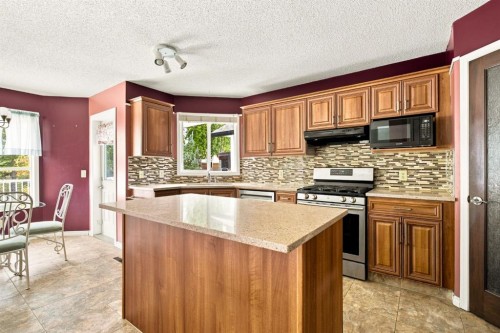 9216 Edgebrook Drive Nw, Calgary, AB - Indoor Photo Showing Kitchen With Stainless Steel Kitchen With Upgraded Kitchen