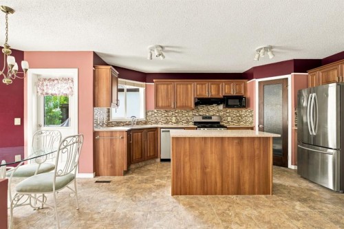 9216 Edgebrook Drive Nw, Calgary, AB - Indoor Photo Showing Kitchen With Stainless Steel Kitchen