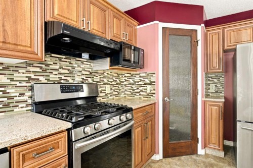 9216 Edgebrook Drive Nw, Calgary, AB - Indoor Photo Showing Kitchen With Stainless Steel Kitchen