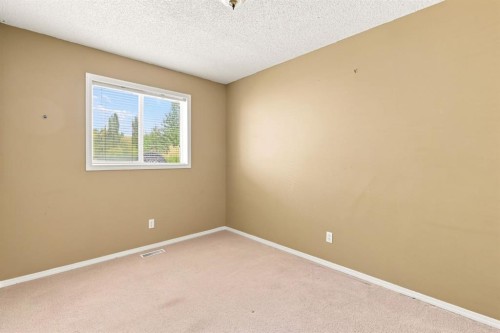 9216 Edgebrook Drive Nw, Calgary, AB - Indoor Photo Showing Other Room