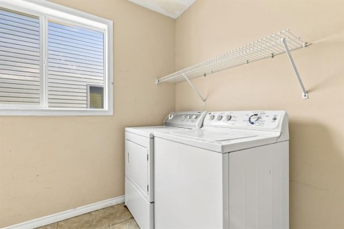 9216 Edgebrook Drive Nw, Calgary, AB - Indoor Photo Showing Laundry Room