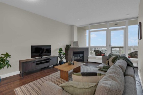 1103-77 Spruce Place Sw, Calgary, AB - Indoor Photo Showing Living Room With Fireplace