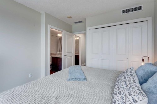 1103-77 Spruce Place Sw, Calgary, AB - Indoor Photo Showing Bedroom