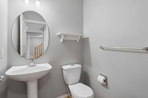 22 Somerside Crescent Sw, Calgary, AB - Indoor Photo Showing Bathroom