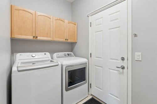22 Somerside Crescent Sw, Calgary, AB - Indoor Photo Showing Laundry Room