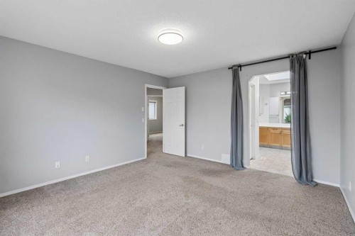 22 Somerside Crescent Sw, Calgary, AB - Indoor Photo Showing Other Room