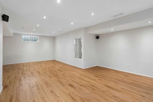 22 Somerside Crescent Sw, Calgary, AB - Indoor Photo Showing Other Room