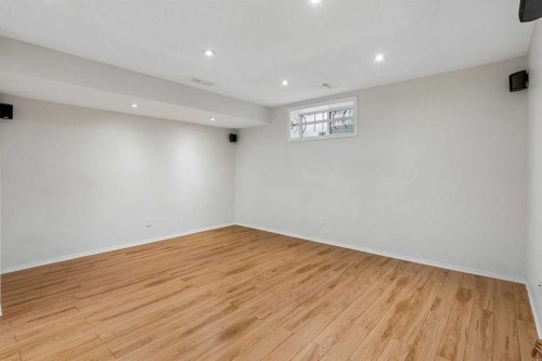 22 Somerside Crescent Sw, Calgary, AB - Indoor Photo Showing Other Room