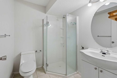 22 Somerside Crescent Sw, Calgary, AB - Indoor Photo Showing Bathroom