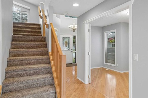 22 Somerside Crescent Sw, Calgary, AB - Indoor Photo Showing Other Room