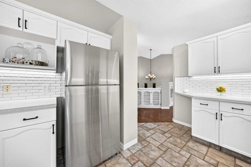 3569 Douglas Woods Heights Se, Calgary, AB - Indoor Photo Showing Kitchen