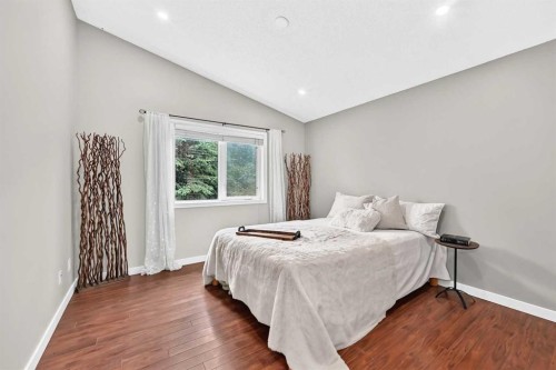 3569 Douglas Woods Heights Se, Calgary, AB - Indoor Photo Showing Bedroom