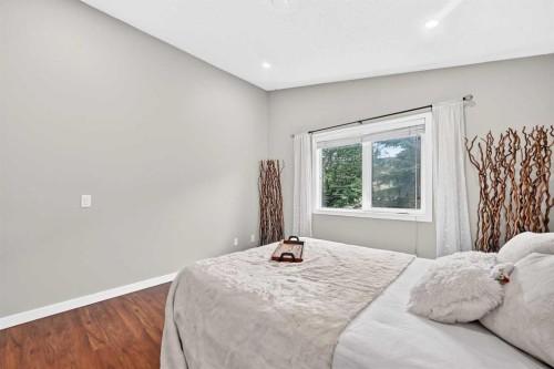 3569 Douglas Woods Heights Se, Calgary, AB - Indoor Photo Showing Bedroom