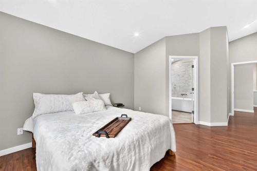 3569 Douglas Woods Heights Se, Calgary, AB - Indoor Photo Showing Bedroom