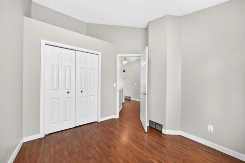 3569 Douglas Woods Heights Se, Calgary, AB - Indoor Photo Showing Other Room