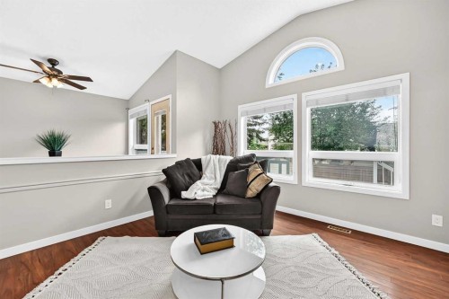 3569 Douglas Woods Heights Se, Calgary, AB - Indoor Photo Showing Living Room