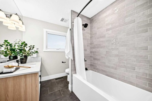 1635 32 Avenue Nw, Calgary, AB - Indoor Photo Showing Bathroom