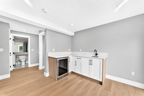 1635 32 Avenue Nw, Calgary, AB - Indoor Photo Showing Other Room