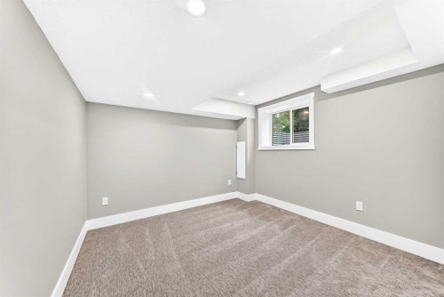 1635 32 Avenue Nw, Calgary, AB - Indoor Photo Showing Other Room