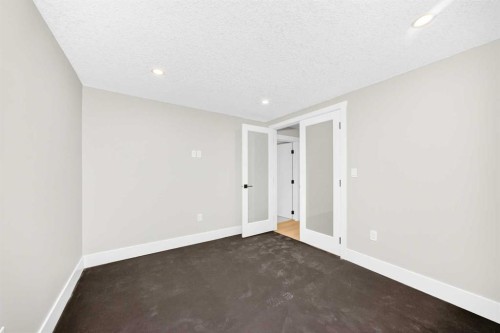 1635 32 Avenue Nw, Calgary, AB - Indoor Photo Showing Other Room